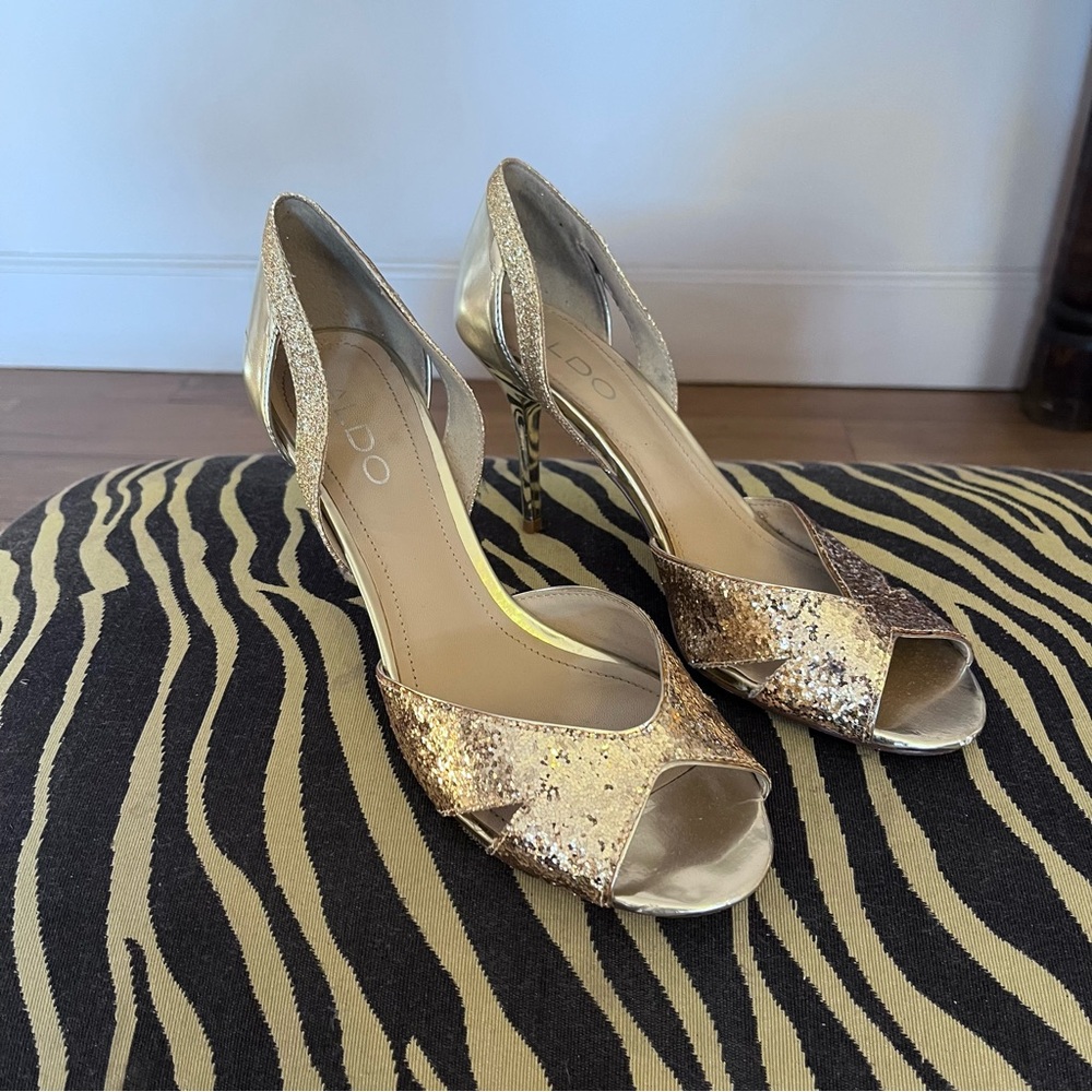 Also heels. Glitter and gold. Size 7.